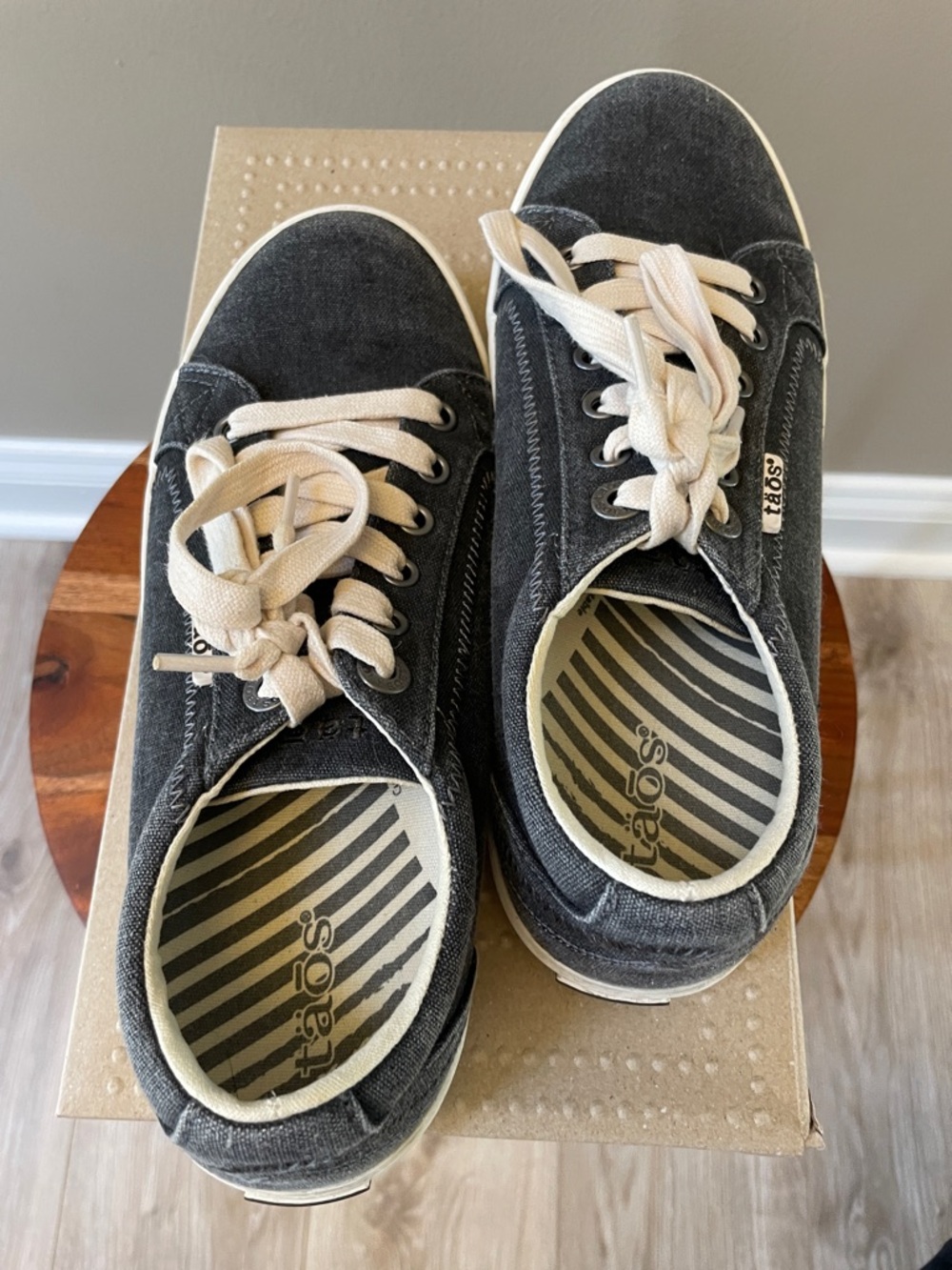 Taos Footwear Charcoal Canvas Low-Top Sneakers with Cream Laces - Picture 6 of 9